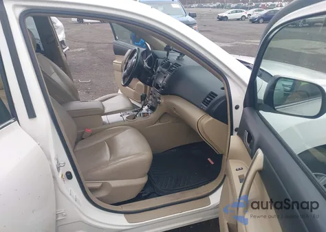 2013 Toyota Highlander Se V6 z USA, uszkodzony, nr VIN 5TDBK3EH9DS199605